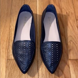 Pointed toe leather loafers with laser cut detail